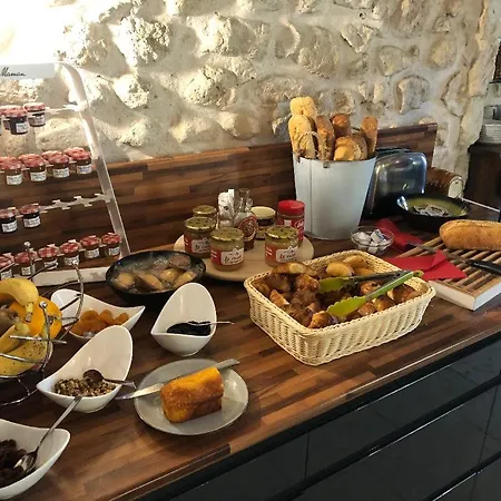 Hotel Logis De Valaurie